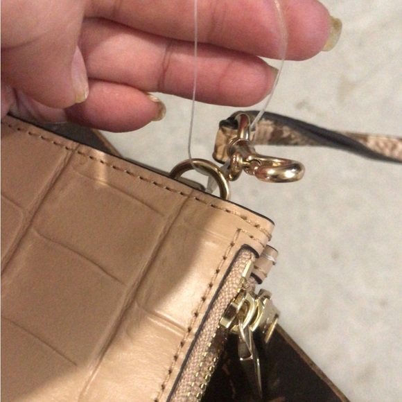 Coach beautiful & trendy clutch got from US - Picture 3 of 17